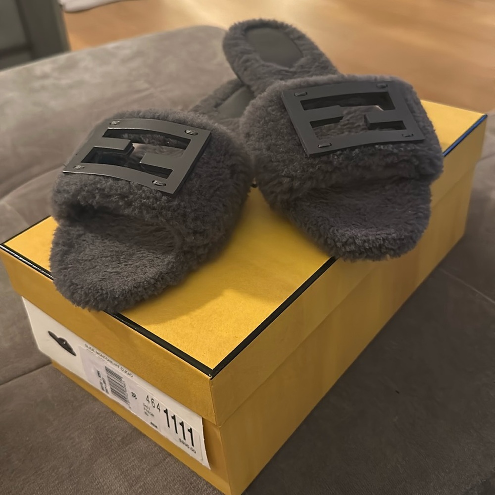 Shearling Fendi slides
